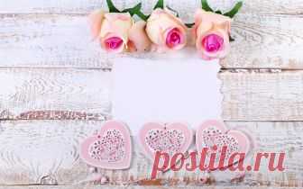Скачать обои heart, love, roses, wood, pastel, pink, romantic, розы, сердечки, petals, flowers, розовые розы, раздел праздники в разрешении 1600x1000