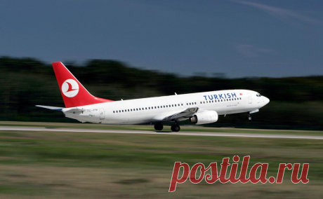 Пилот самолета «Турецких авиалиний» умер во время полета. Пилот авиакомпании Turkish Airlines умер во время полета рейса Сиэтл — Стамбул, сообщил представитель перевозчика Яхъя Устюн в соцсети Х (Twitter).