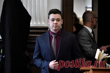 Застреливший демонстрантов американец захотел вернуть конфискованное оружие. Адвокат Кайла Риттенхауса подал в суд штата Висконсин ходатайство о возвращении конфискованной штурмовой винтовки AR-15, из которой американец в целях самообороны застрелил двух человек во время уличной акции протеста летом 2020 года. Заседание по инициативе защиты должно пройти 28 января.