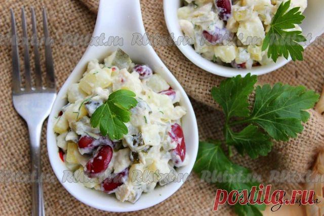 Салат с красной фасолью и куриной грудкой

Хочу предложить вашему вниманию совсем несложный в приготовлении, но аппетитный и сытный салат с красной фасолью и куриной грудкой. Такое блюдо прекрасно разнообразит ваше меню и подойдет как для семейного обеда, так и для праздничного стола. Салат очень вкусный, рекомендую! 
Для приготовления салата с красной фасолью и куриной грудкой нам понадобится: 
куриное филе - 1 шт.; 
консервированная красная фасоль в собственном соку - по...