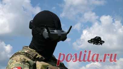 В зоне СВО испытали FPV-дрон «Перун», который может вести огонь из ПТРК. Российские военные испытали на Запорожском направлении FPV-дрон «Перун», который может вести огонь из противотанкового ракетного комплекса и нести груз до 200 кг. Полёт нового многофункционального дрона показал военкор RT Илья Васюнин. Читать далее