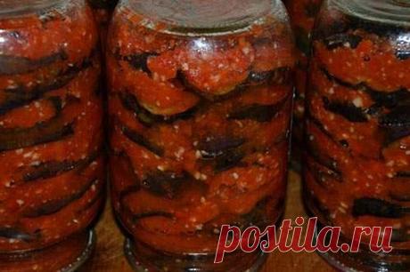 РЕЦЕПТЫ  из  БАКЛАЖАНОВ  на зиму
1. САЛАТ ИЗ БАКЛАЖАНОВ

Баклажаны - 2.5 килограмм;
Морковь большая - 1 штука;
Горький красный перец - 2 штуки;
Укроп измельченный - 100 грамм;
Чеснок мелко порезанный - 3 головки;
Сухая горчица в зернах - 1 чайная ложка с горкой;
Черный молотый перец - 1 чайная ложка;
Красный молотый перец - 0.5 чайной ложки.
Вода - 500 грамм;
Подсолнечное масло - 300 грамм;
Уксус 9% - 100 грамм;
Соль - 2 столовые ложки;
Сахар - 100 граммовый стакан;
Лавров...