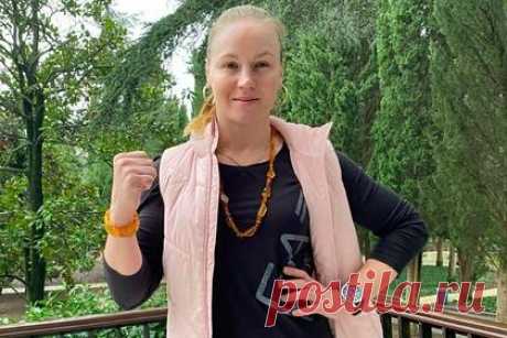 Чемпионка UFC Шевченко станцевала на камеру. Киргизская девушка-боец смешанного стиля (MMA) Валентина Шевченко показала танец фламенко на видео. Шевченко, известная по выступлениям в Абсолютном бойцовском чемпионате (UFC), станцевала на камеру на фоне бассейна. Публикация набрала более 166 тысяч просмотров. Шевченко — действующая чемпионка UFC.