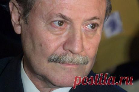 Кто такая нынешняя «элита»? Элитные клиники, школы, посёлки - о них кричат реклама, ТВ-передачи, статьи в глянцевых журналах. Но имеют ли они право на это звание - те, кто сегодня именует себя элитой?