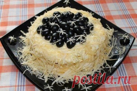 Салат с курицей виноградом. Слоеный салат с курицей и виноградом Салат с курицей виноградом. Слоеный салат с курицей и виноградом