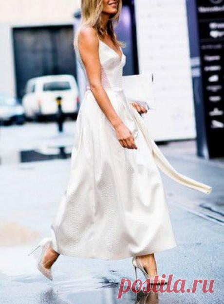С чем носить белое платье: выбираем детали