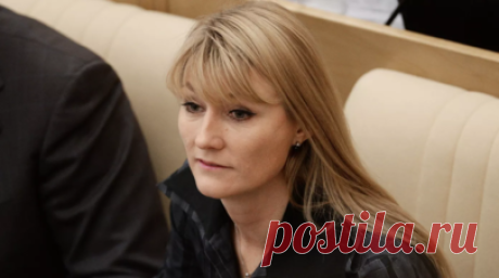 Журова — о ситуации с гимнастами из России: международным федерациям нужно менять регламент. Олимпийская чемпионка по конькобежному спорту и депутат Госдумы РФ Светлана Журова отреагировала на то, что мэр румынского города Клуж‑Напоки Эмиль Бока выступил против российской символики на Кубке Вызова по гимнастике. Читать далее