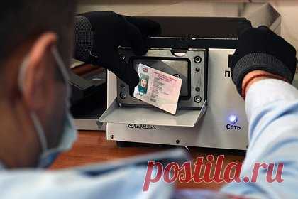 ГИБДД Москвы приостановила регистрацию авто и выдачу прав. Что об этом известно?. ГИБДД в Москве приостановила выдачу водительских прав и регистрацию транспортных средств. Причиной стал сбой в работе информационных ресурсов в подразделениях ГИБДД. При этом сроки возобновления предоставления данных услуг не называются. Об устранении неполадок в Госавтоинспекции пообещали сообщить дополнительно.