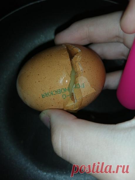 Как быстро достать скорлупу из яичницы - ЛАЙФСТАЙЛ-БЛОГ Доброго времени суток, дорогие гости моего канала! Вы знаете, несмотря на то, что я уже достаточно опытная хозяйка, я имею немало трудностей. Одной из которых является то, что разбивая яйцо в какое-либо блюдо, в нем остается не только съедобная часть яица, но и его скорлупа. Казалось бы, что тут такого — ну, упала у тебя […]