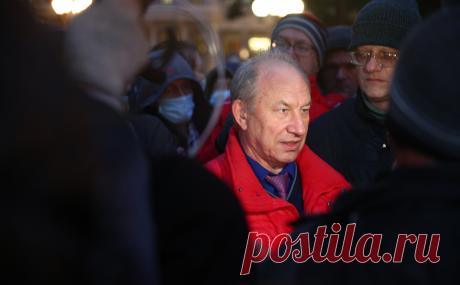 В Думу внесли представление о лишении Рашкина неприкосновенности. В соответствии с регламентом обсудить просьбу Генпрокуратуры депутаты смогут в течение недели