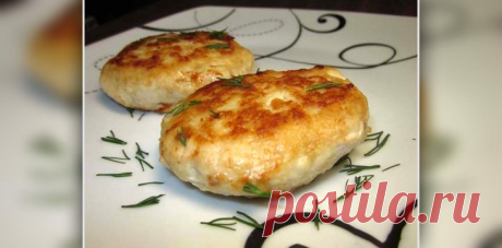 Куриные котлеты с майонезом - простой и быстрый рецепт С неподдельным восторгом предлагаю вам невероятно простой и быстрый рецепт приготовления вкусных куриных котлет с майонезом. Уверяю вас, что успех такого прекрасного блюда будет гарантирован, и все домочадцы останутся довольны. Такие нежные и сочные котлеты могут быть как повседневным, так и праздничным кушаньем. К ним отлично подходит абсолютно любой гарнир – это может быть отварной картофель, тушеные овощи или любая рассыпчатая крупа.