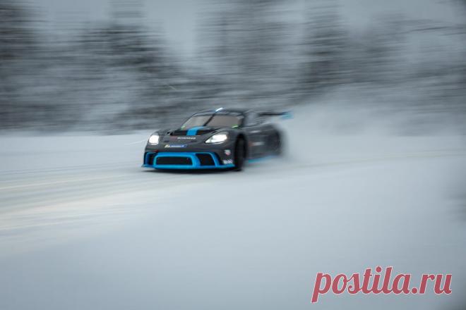 View Photos of the Porsche 718 Cayman GT4 E-Performance