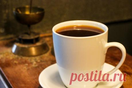 Тоуба (Сенегал)
Во время обжарки кофе добавляются зерна гвинейского перца. Сам напиток заваривается как обычный фильтрованный кофе.