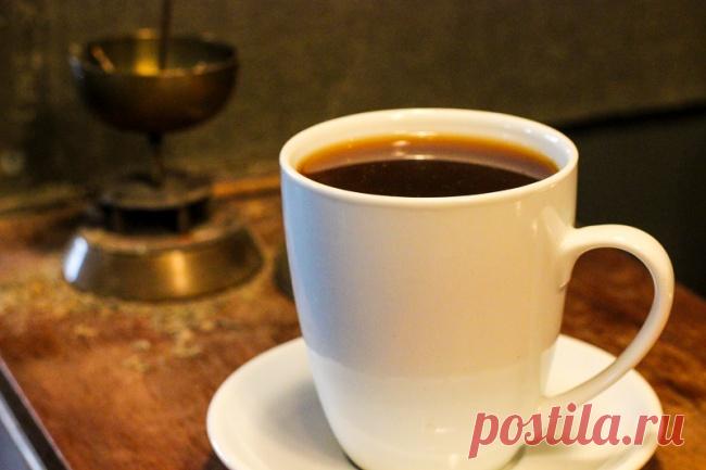 Тоуба (Сенегал)
Во время обжарки кофе добавляются зерна гвинейского перца. Сам напиток заваривается как обычный фильтрованный кофе.