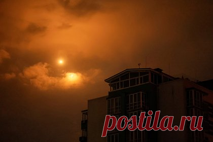 В Одесской области после удара по предприятию начался пожар