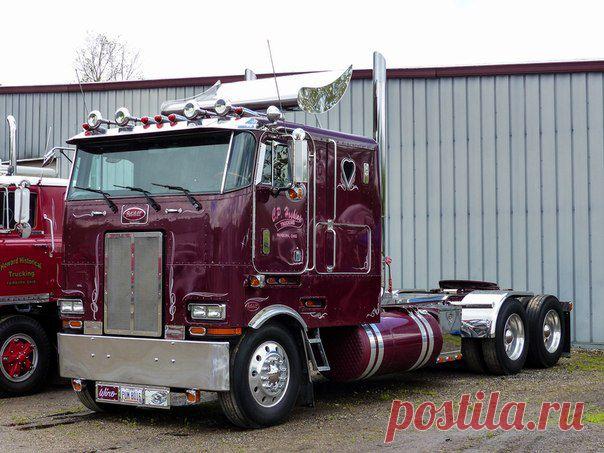 В Америке грузовики не просто машина по перевозу больших грузов, - это целый культ хрома, мощи, и рок-н-ролла...
