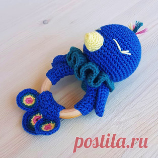 Погремушка Павлин амигуруми. Схемы и описания для вязания игрушек крючком! Бесплатный мастер-класс от Яны Рогозиной по вязанию погремушки в виде павлина. Размер вязаной игрушки примерно 15 см. Для изготовления такой птицы авт…