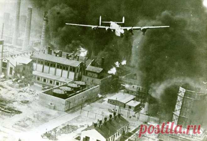 Третья мировая война Черчилля: британский план нападения СССР У Черчилля были серьезные причины опасаться Советского Союза. Уже к апрелю 1945 года отборные части Красной армии надежно закрепились в Польше, Венгрии, Румынии и Болгарии, на очереди стояла Чехослова...