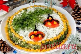 Салаты на Новый год 2019: рецепты с фото простые и вкусные, легкие, новогодние Салаты на Новый год 2019 должны радовать внешним видом и удивлять вкусом. Посмотрите рецепты с фото, которые помогут вам разнообразить стол простыми, вкусными новогодними салатами.