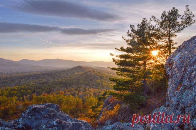 Золотая осень в горах.  Фото: © Константин Байдин. Дальний Восток, Хабаровский край, Большехехцирский заповедник. Октябрь, 2015 | Золотая осень в горах — National Geographic Россия