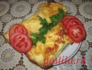 Яичные блинчики с курицей и грибами
Сегодня приготовила эту вкуснятину, и решила сразу поделиться с вами, поварята! А знаете, в чём огромный плюс этого рецепта? Курицу для начинки предварительно ни обжаривать, ни варить не надо! Здесь всё легко! А в итоге получаются сочные блинчики с насыщенным вкусом! Пишу, аж слюнки текут.
Ингредиенты 4 порции
Яйцо куриное 4 штуки
Мука пшеничная 1 столовая лож