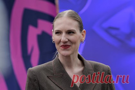 Олимпийская чемпионка высказалась о меняющих гражданство спортсменах. Семикратная олимпийская чемпионка по синхронному плаванию Светлана Ромашина прокомментировала смену гражданства российскими спортсменами. «Спортсменов, которые меняют гражданство, я ни в коем случае не назову предателями. Понимаю, чем они жертвовали», — поделилась она.