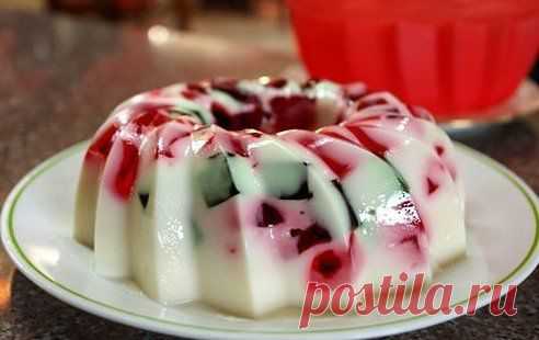 Торт желе – это красивый, вкусный и лёгкий десерт! Очень простой рецепт читайте здесь: eg.ru//go/http://eat.internet-i-ya.ru/kulinariya/deserty-i-sladosti/tort-zhele/