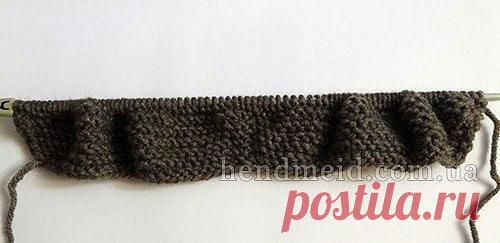 Домашние тапочки из толстой пряжи вязаные спицами

Эти домашние тапочки связаны из толстой полушерстяной пряжи, а потому очень теплые. А еще они очень удобные, хорошо сидят на ноге и быстро вяжутся. Подойдут они как мужчинам так и женщинам.

Автор и дизайнер этих тапочек Yuko Nakamura, 
Показать полностью…