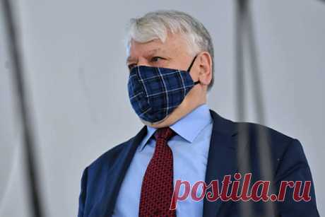 Польский сенатор пожаловался на отказ во въезде в Россию. Вице-спикер польского Сената Богдан Борусевич хотел вылететь на похороны Сергея Ковалева — советского диссидента, правозащитника, который был осужден на семь лет лагерей и три года ссылки за «антисоветскую пропаганду», а после занял пост первого российского омбудсмена. Его не впустили на территорию России.