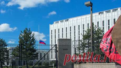 Дипломаты запросили информацию о задержанном в США россиянине. Дипломаты запросили информацию о задержанном в США россиянине Денисе Постовом, которого местные правоохранители обвинили в незаконном экспорте микроэлектроники. Об этом сообщается в Telegram-канале посольства России в Соединенных ...