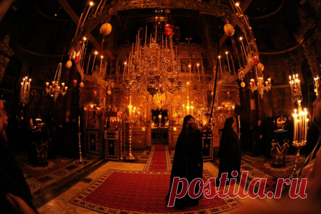 Что нельзя делать в православной церкви По разным опросам, в России от 60 до 80 процентов населения считают себя православными. Из них воцерковленных всего 6-7 процентов. Многие россияне, к сожалению, даже не знают, как нужно себя вести в православном храме.