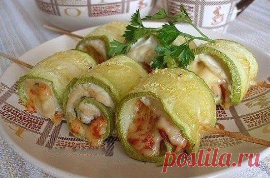 Рулетики из кабачков и курицы