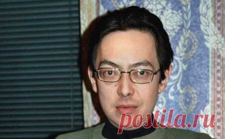 Умер работавший с Балабановым режиссер и сценарист Александр Хван. Помимо собственных фильмов, Хван вместе с Алексеем Балабановым и другими режиссерами снял «Прибытие поезда» (1995), а также в качестве актера сыграл второстепенные роли в «Мании Жизели» Алексея Учителя и нескольких сериалах