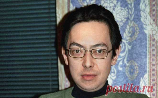 Умер работавший с Балабановым режиссер и сценарист Александр Хван. Помимо собственных фильмов, Хван вместе с Алексеем Балабановым и другими режиссерами снял «Прибытие поезда» (1995), а также в качестве актера сыграл второстепенные роли в «Мании Жизели» Алексея Учителя и нескольких сериалах