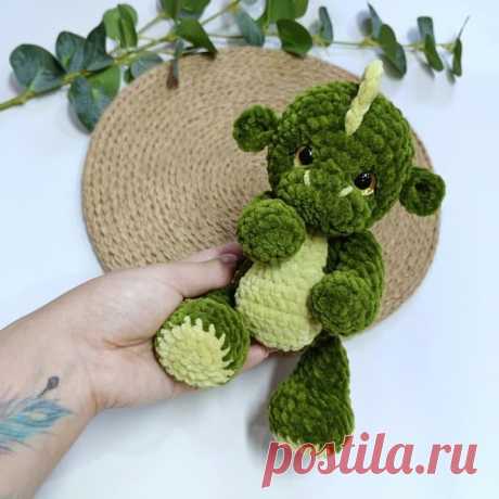 Плюшевый дракончик крючком. Амигуруми схемы и описания. Автор: @babyvik_toys | IRINELY.ART