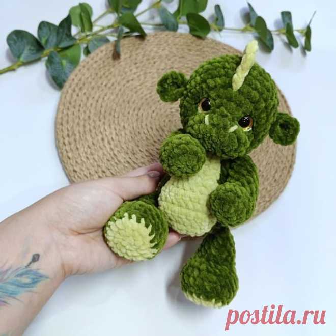 Плюшевый дракончик крючком. Амигуруми схемы и описания. Автор: @babyvik_toys | IRINELY.ART