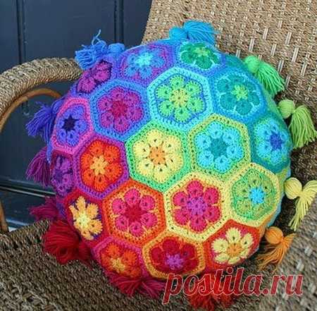 >Вязание яркими мотивами