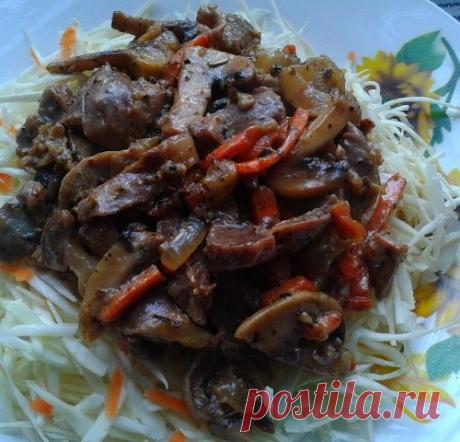 Куриные желудки тушёные с шампиньонами - пальчики оближешь!