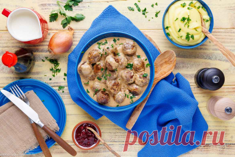 Köttbullar – einfach selbst gemacht Lecker und unkompliziert: Mit meinem einfachen Rezept für Köttbullar bringst du den schwedischen Klassiker für deine Lieben auf den Tisch.