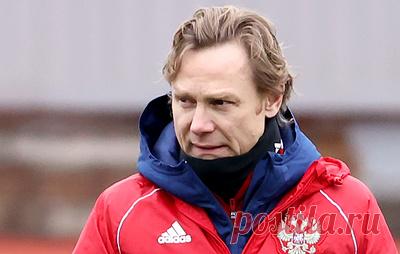 Карпин заявил, что продолжит работать на посту тренера сборной России до стыковых матчей. Игры раунда плей-офф пройдут в марте 2022 года