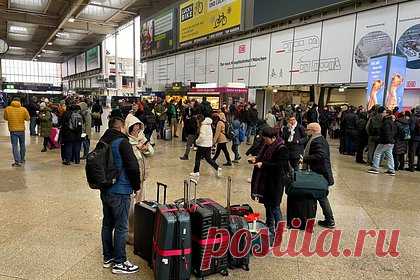 В немецком аэропорту опрокинулся бизнес-джет. В аэропорту города Мюнхен (Германия) бизнес-джет австрийской компании Bairline опрокинулся на заднюю часть. Об этом сообщают РИА Новости. Инцидент произошел из-за налипшего на корпус самолета снега. К настоящему времени самолет возвращен в исходное положение. Вылеты самолетов из Мюнхена приостановлены.