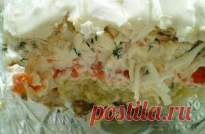 Салат «Океан» Салат «Океан» Ингредиенты: Шпроты – 1 банка.  Яйца – 2 шт.  Сыр – 100 гр.  Морковь – 3 шт.  Картофель – 4 шт.  Майонез. Приготовление: 1. Овощи сварить.  2. Положить слоями, каждый слой промазать майонезом.  3. Последовательность слоев: 1 – й слой: шпроты, измельченные вилкой.  2 – й слой: Картофель, натертый на крупной терке.  3 – й слой: Морковь, натертая на крупной терке.  4 – й слой: Варенные яйца, натертые на крупной терке.  5 – й слой: Сыр, натертый на ...