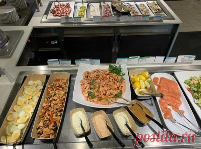 10 негласных правил этикета для туристов за шведским столом