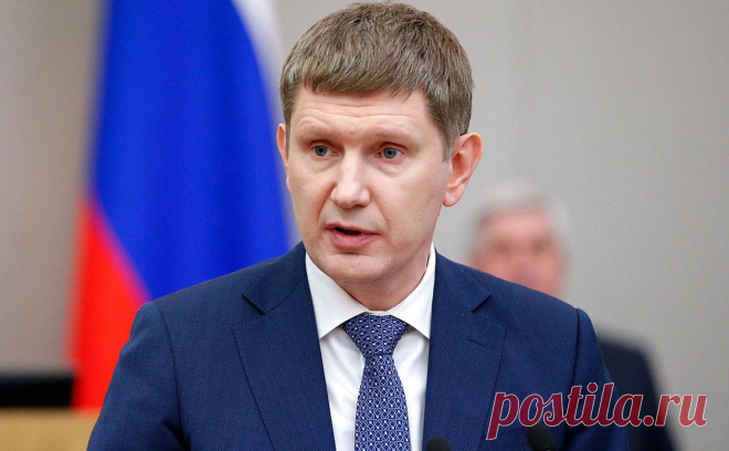 Решетников назвал излишне консервативным прогноз Всемирного банка по ВВП. Всемирный банк оценил сокращение российской экономики в 4,5% в 2022 году и 3,5% — в 2023 году. По словам Решетникова, аналитики, вероятно, не учли принимаемые российским правительством экономические меры