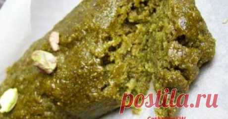 Фисташковая паста     Иными словами, это фисташковый марципан. Только марципан я не люблю, а от этой пасты оторваться невозможно! Сдерживает только знание, ск...