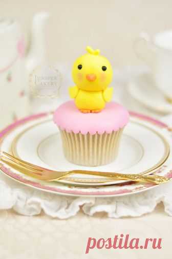 Quick and Cute Fondant Chick Tutorial Need a simple yet fun way to add character to your Easter or spring-themed bakes? Why not try out quick and cute fondant chick tutorial!