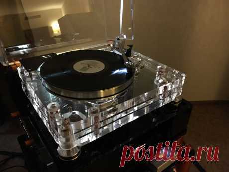 Beautiful Vertere turntable
