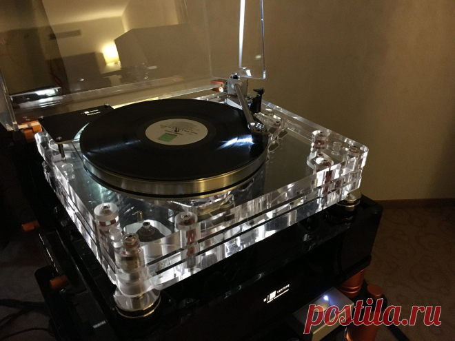 Beautiful Vertere turntable