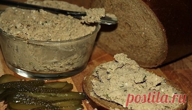 Вкуснее колбасы! Ну почему я раньше не знала этого рецепта?

Готовится из куриного филе, причем всего 30 минут: а результат просто поражает! Паштет станет мега-хитом в вашей семье! Колбасу больше не покупаем))) 
Просто попробуйте и вы сами всё поймёте. 

Состав продуктов:
филе куриное – 400 грамм, 
70 миллилитров бульона (в котором варили мясо); 
морковь – 200 грамм, 
репчатый лук – 2 штуки, 
масло сливочное – 70 грамм, 
чеснок – 2 зубчика, 
лавровый лист – 1 штука, 
перец...