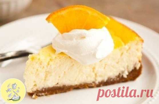 5 вкуснейших пирогов с калорийностью менее 100 ккал 
 Диетический творожник с апельсином
 На 100 гр - 78 ккал  белки - 11  жиры - 2  углеводы - 3 
Если к вам нежданно нагрянули гости или просто хочется чего-то вкусненького, испеките творожник по нашему рецепту! Этот нежный, воздушный и низкокалорийный десерт создаст в вашем доме атмосферу уюта даже в хмурый осенний день!
Ингредиенты:
• Творог обезжиренный 0.5 кг
• Куриные яйца 3 шт.
• Апельсин 1 шт.
• Йогурт на